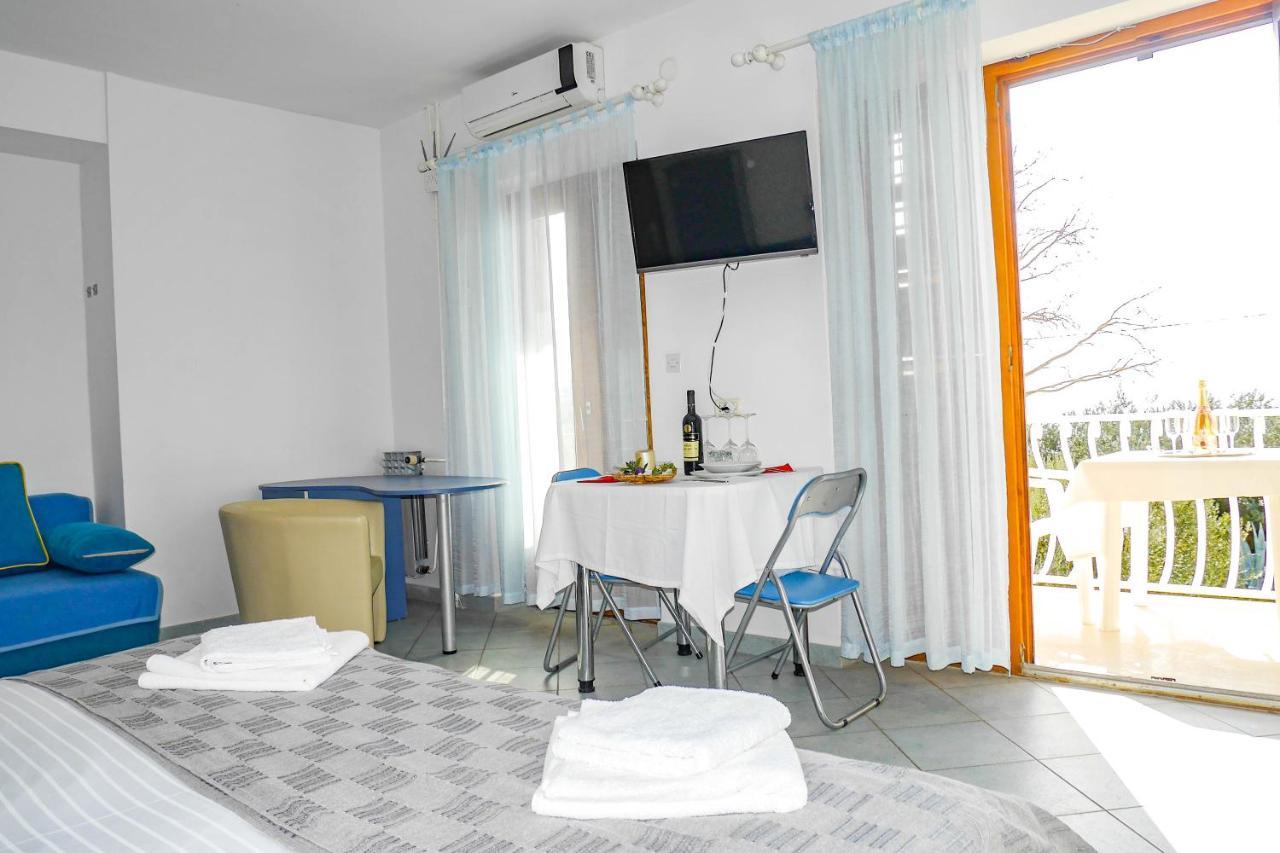 Apartments Beach Dugi Rat Exterior foto