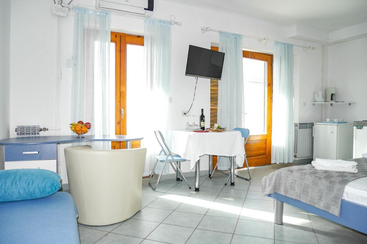 Apartments Beach Dugi Rat Exterior foto