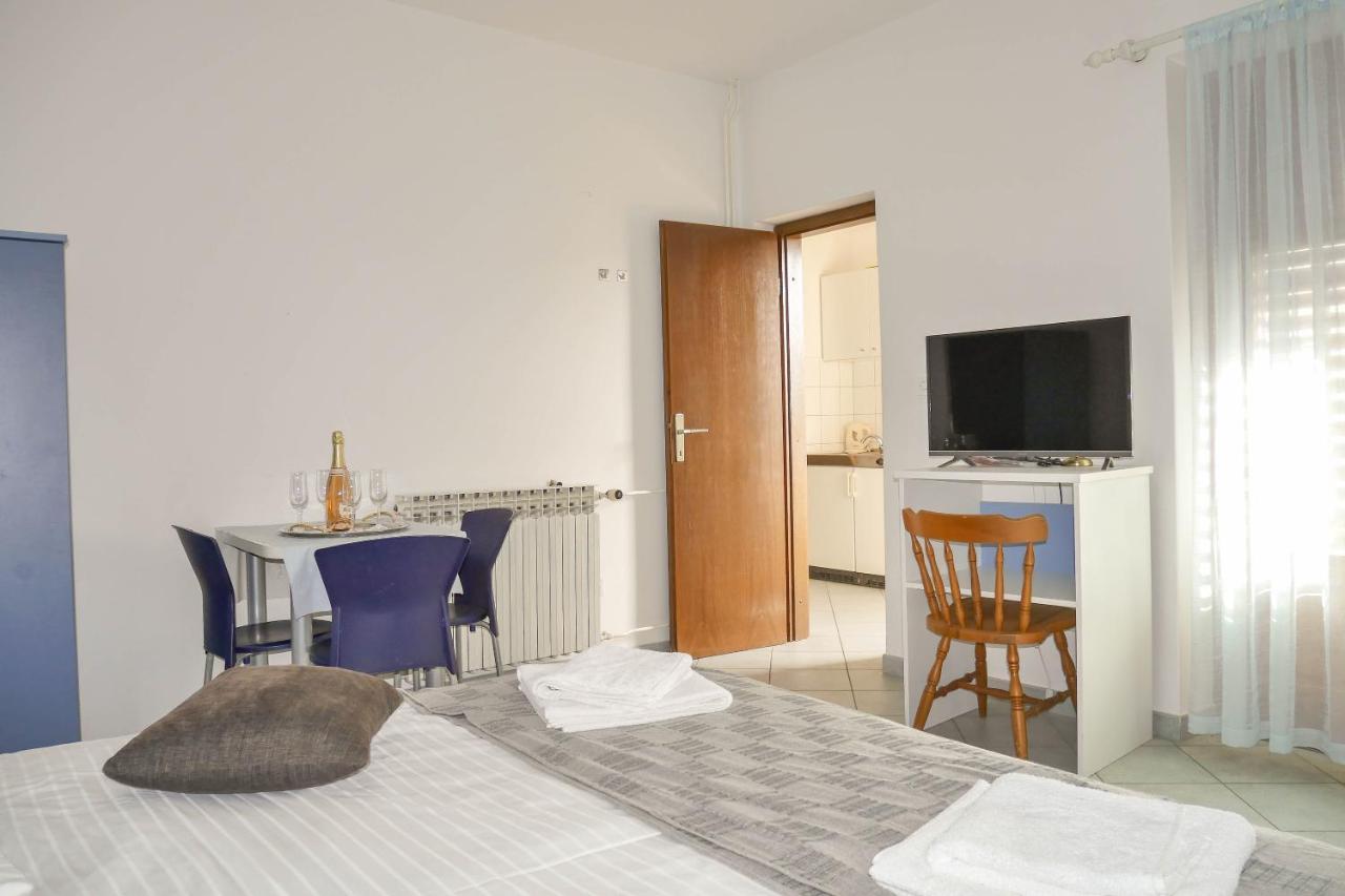 Apartments Beach Dugi Rat Exterior foto
